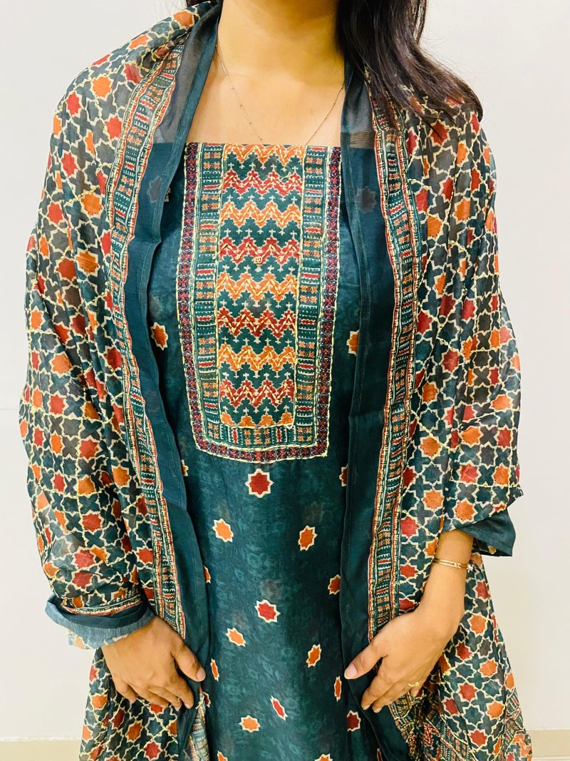 Elegant Silk Chanderi Green Suit Pieces with Thread Work - Image 2